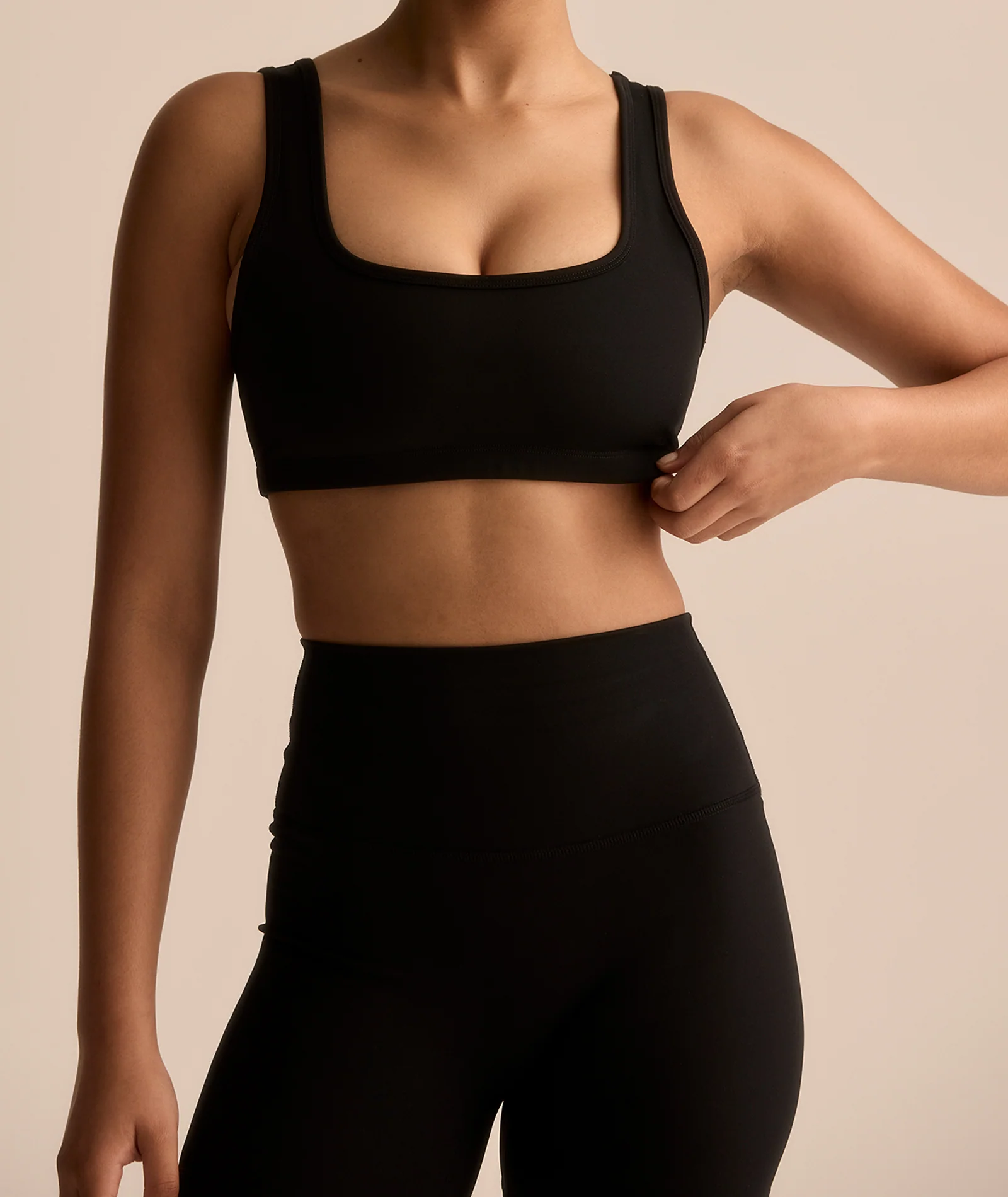 SPORTS BRA - BLACK - Image 6